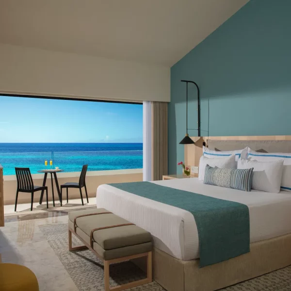 🌴 Win a 7 Night Luxury 5★ Mexico Holiday for up to 4 people! 🇲🇽✈️